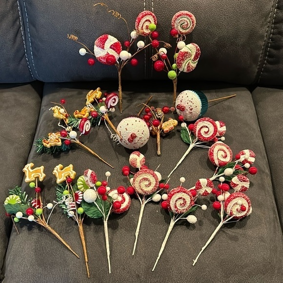 Bundle/15 VINTAGE CHRISTMAS PEPPERMINT CANDY & GINGERBREAD REINDEER THEMED PICKS - Picture 1 of 17